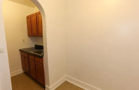 1 Bedroom Lakeview Apartment