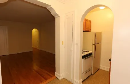 1 Bedroom Lakeview Apartment