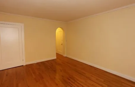 1 Bedroom Lakeview Apartment