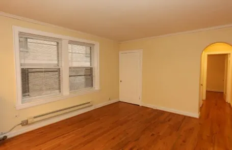 1 Bedroom Lakeview Apartment