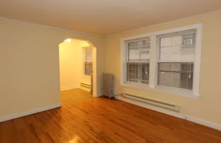 1 Bedroom Lakeview Apartment