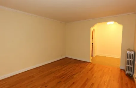 1 Bedroom Lakeview Apartment