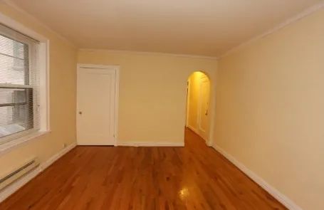 1 Bedroom Lakeview Apartment