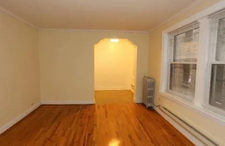 1 Bedroom Lakeview Apartment