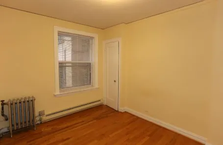 1 Bedroom Lakeview Apartment