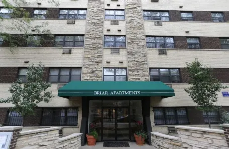 1 Bedroom Lakeview Apartment