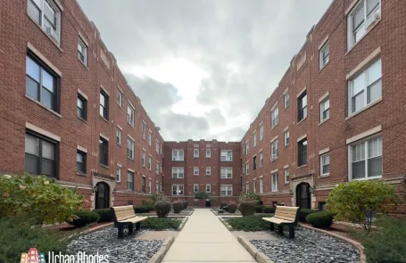 1 Bedroom Lakeview Apartment