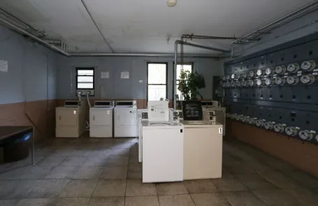 Studio Ravenswood Apartment