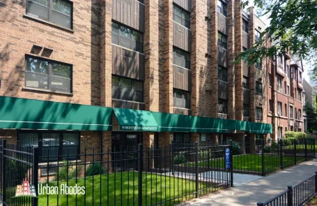 1 Bedroom Lincoln Park Apartment