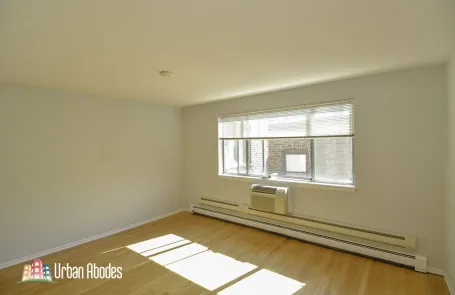 Studio Lincoln Park Apartment