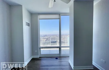 1 Bedroom West Loop Apartment