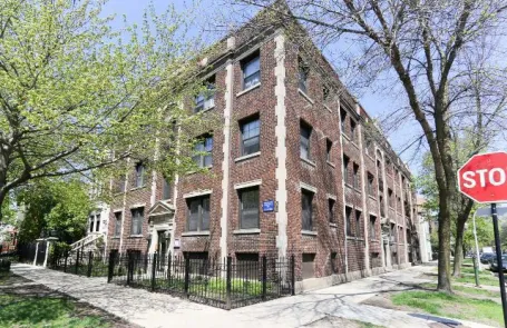 1 Bedroom Lakeview Apartment