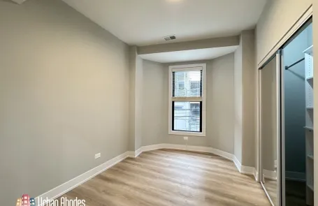 1 Bedroom Lincoln Park Apartment