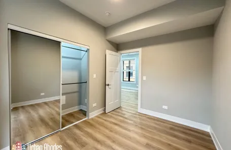 1 Bedroom Lincoln Park Apartment