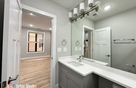 1 Bedroom Lincoln Park Apartment