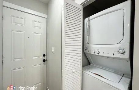 1 Bedroom Lincoln Park Apartment