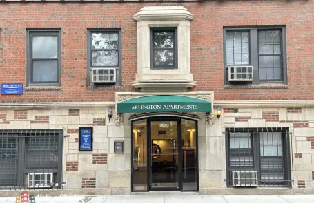 1 Bedroom Lincoln Park Apartment