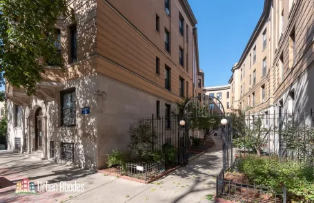 1 Bedroom Lincoln Park Apartment