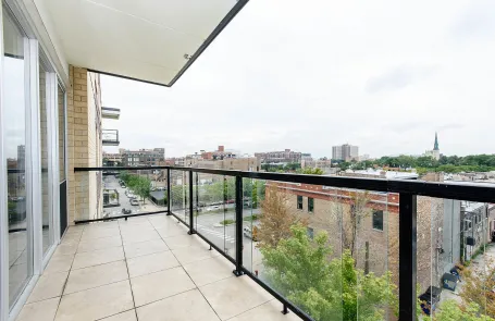2 Bedroom West Loop Apartment