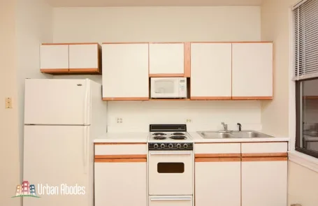 1 Bedroom Lakeview Apartment