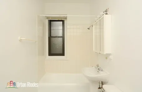 1 Bedroom Lakeview Apartment