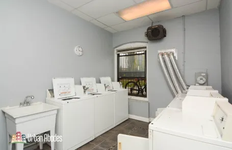 1 Bedroom Lakeview Apartment