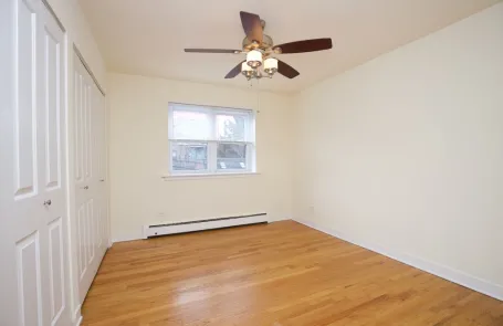1 Bedroom Lincoln Park Apartment