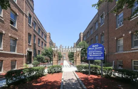 1 Bedroom Lakeview Apartment