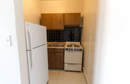 1 Bedroom Lakeview Apartment