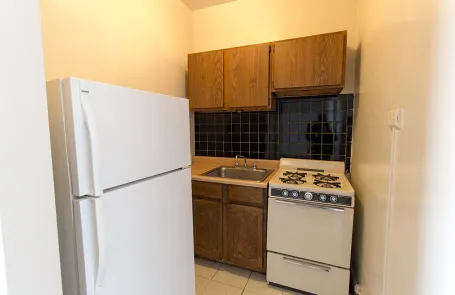 1 Bedroom Lakeview Apartment