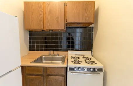 1 Bedroom Lakeview Apartment