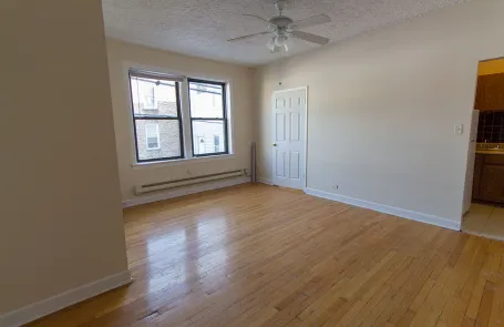 1 Bedroom Lakeview Apartment