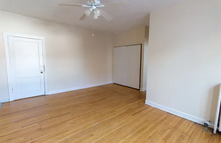 1 Bedroom Lakeview Apartment