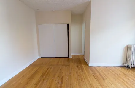 1 Bedroom Lakeview Apartment