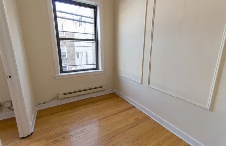 1 Bedroom Lakeview Apartment