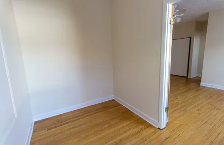 1 Bedroom Lakeview Apartment