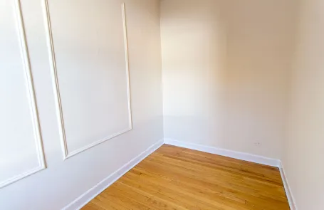 1 Bedroom Lakeview Apartment