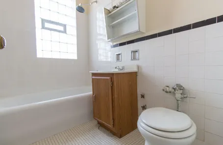 1 Bedroom Lakeview Apartment