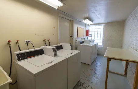 1 Bedroom Lakeview Apartment