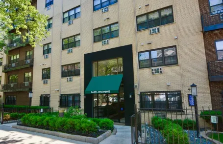 2 Bedroom Lakeview Apartment