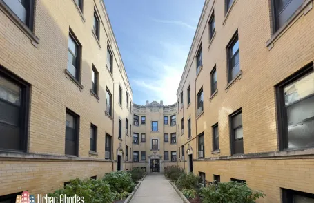 Studio Lincoln Park Apartment