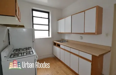 3 Bedroom Lakeview Apartment