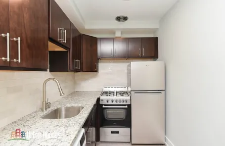 1 Bedroom Lakeview Apartment