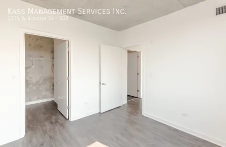 1 Bedroom Lakeview Apartment