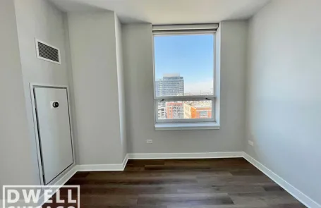 1 Bedroom West Loop Apartment