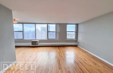1 Bedroom Edgewater Apartment