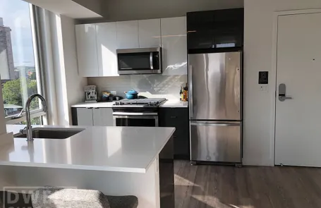 1 Bedroom Lakeview Apartment