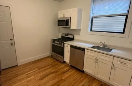 1 Bedroom Andersonville Apartment