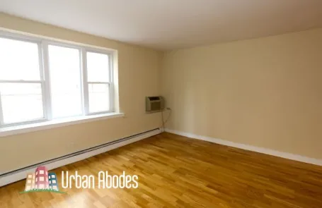Studio Lincoln Park Apartment
