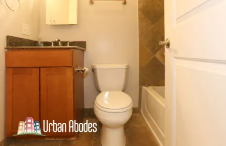 Studio Lincoln Park Apartment